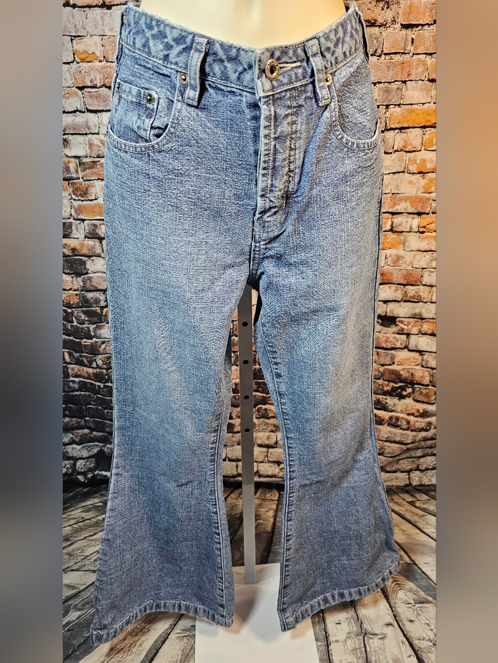 Silver Jeans Suki Flare Jeans Size 27 Light Wash Button Fly Stretch Denim